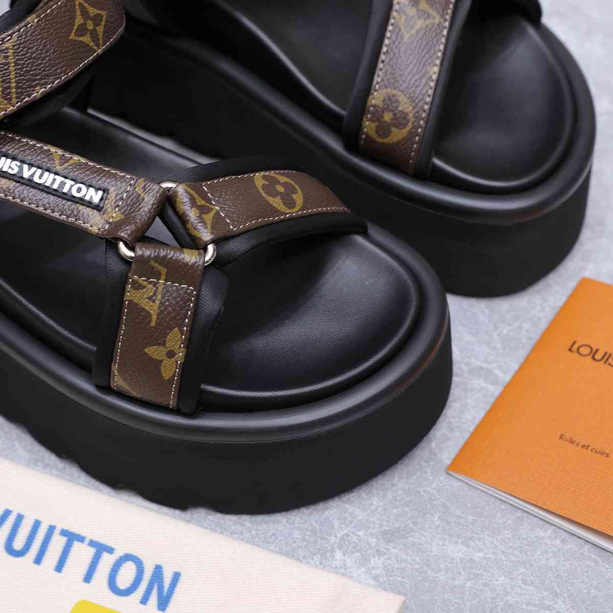LU sandals  Woman 4 Color's