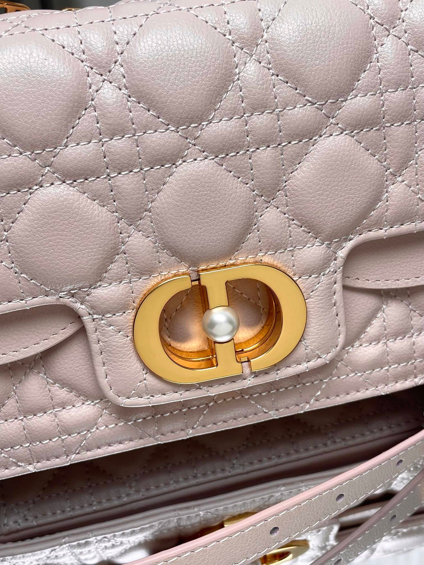 CHD  Jolie Top Handle Bag Small 22 cm 2 Color's