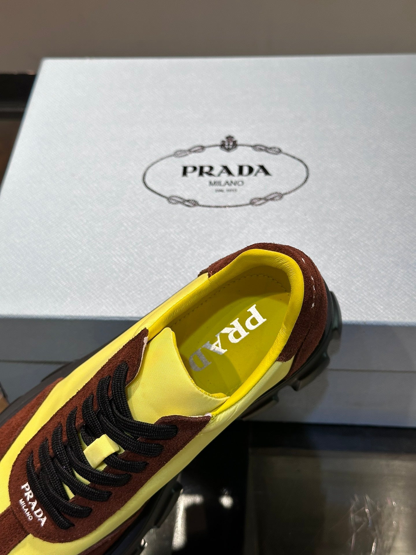 PRD  Shoes  2 Color 's