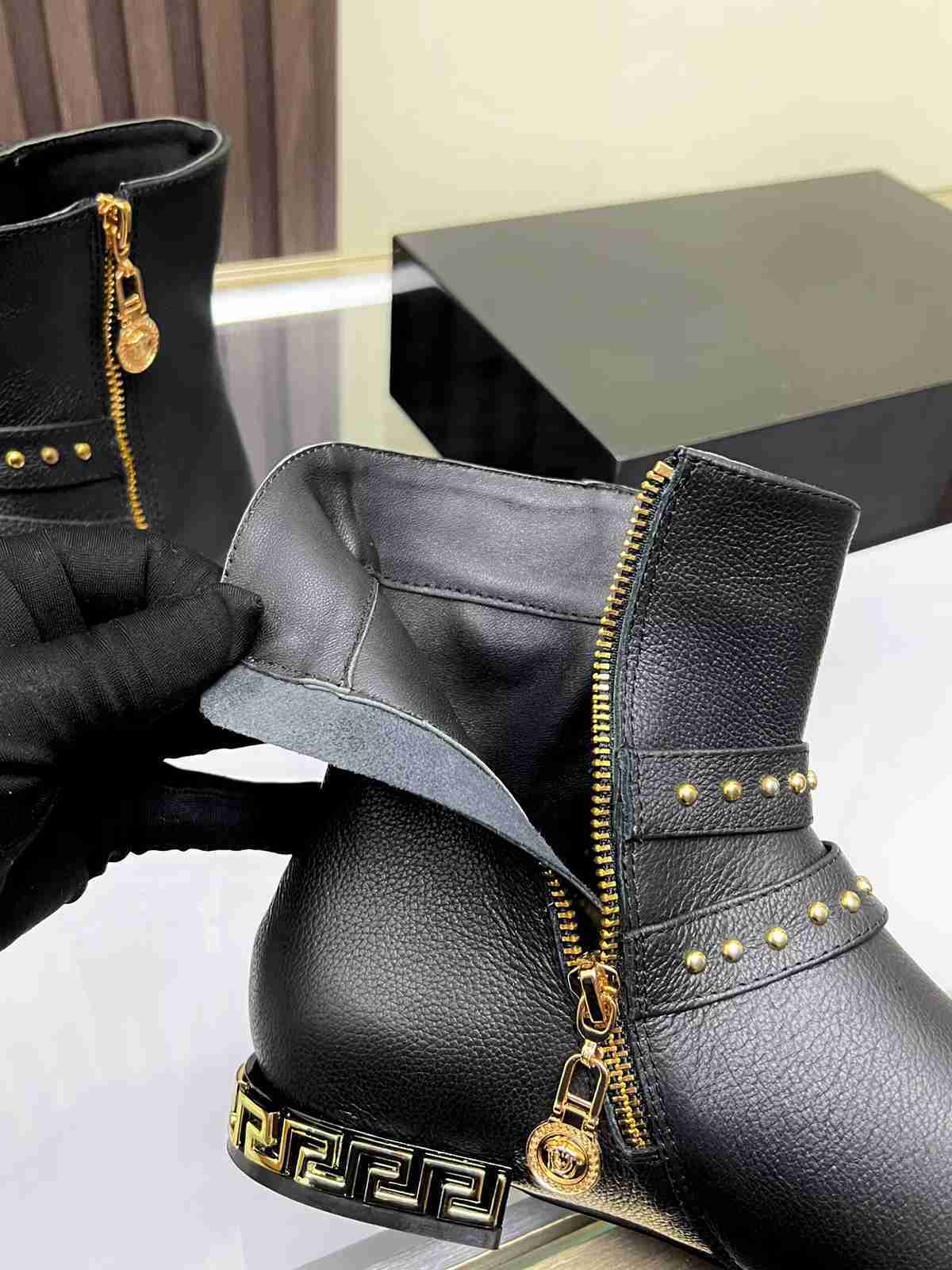 VRC  Woman Boots