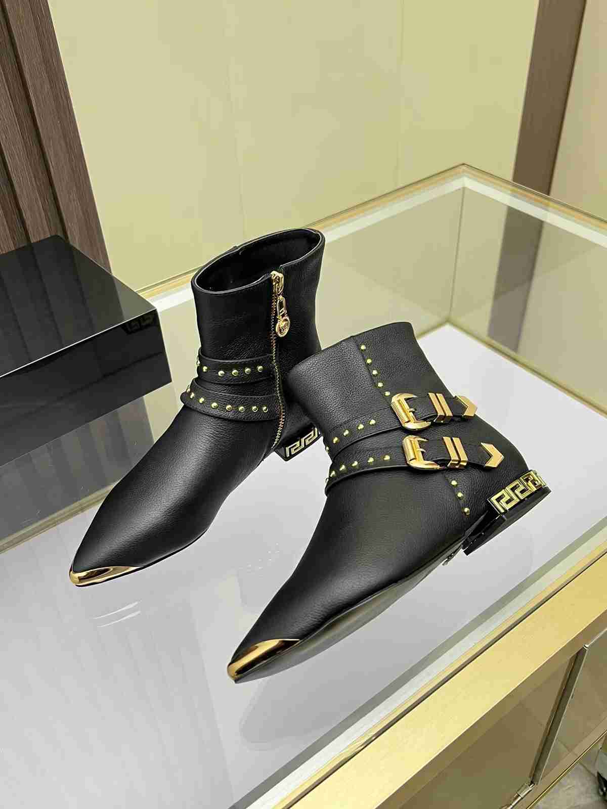 VRC  Woman Boots