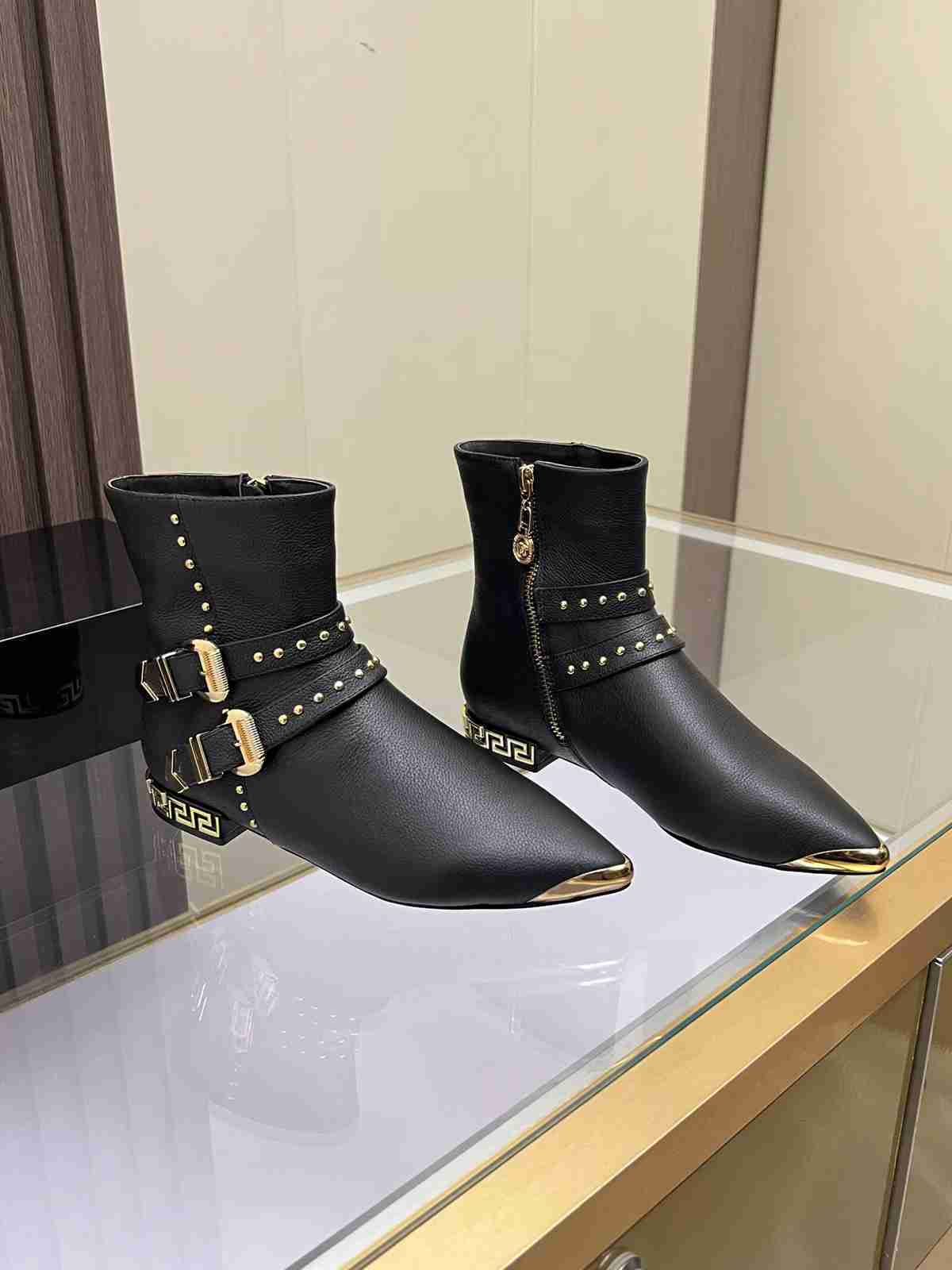 VRC  Woman Boots