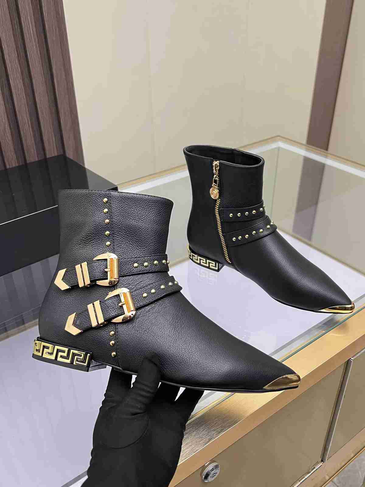 VRC  Woman Boots