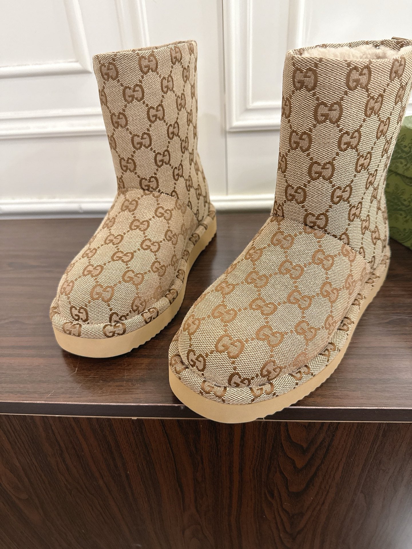 GU UGG Boots Woman 42