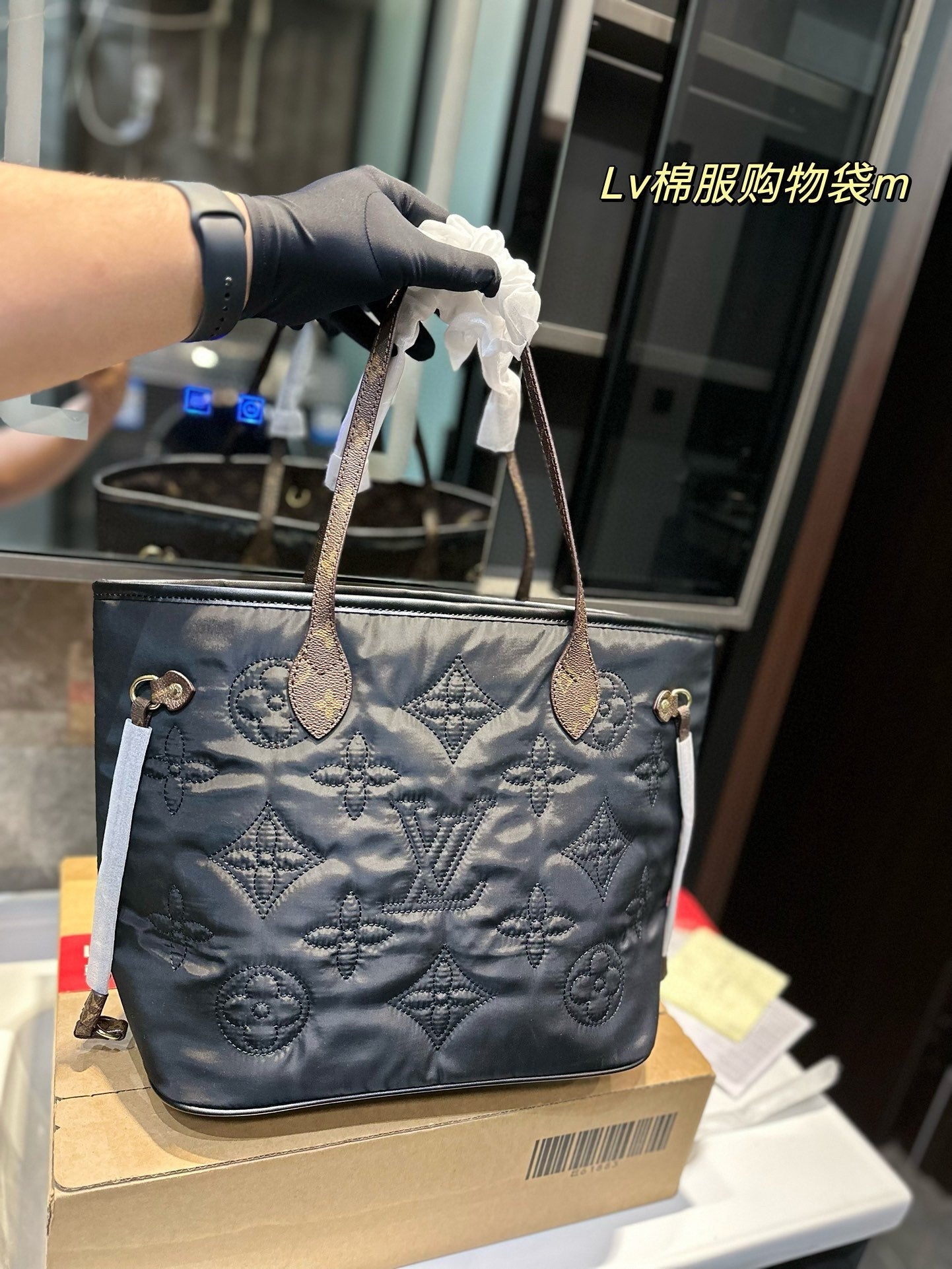 LU Bag Never 32 cm  Puffer