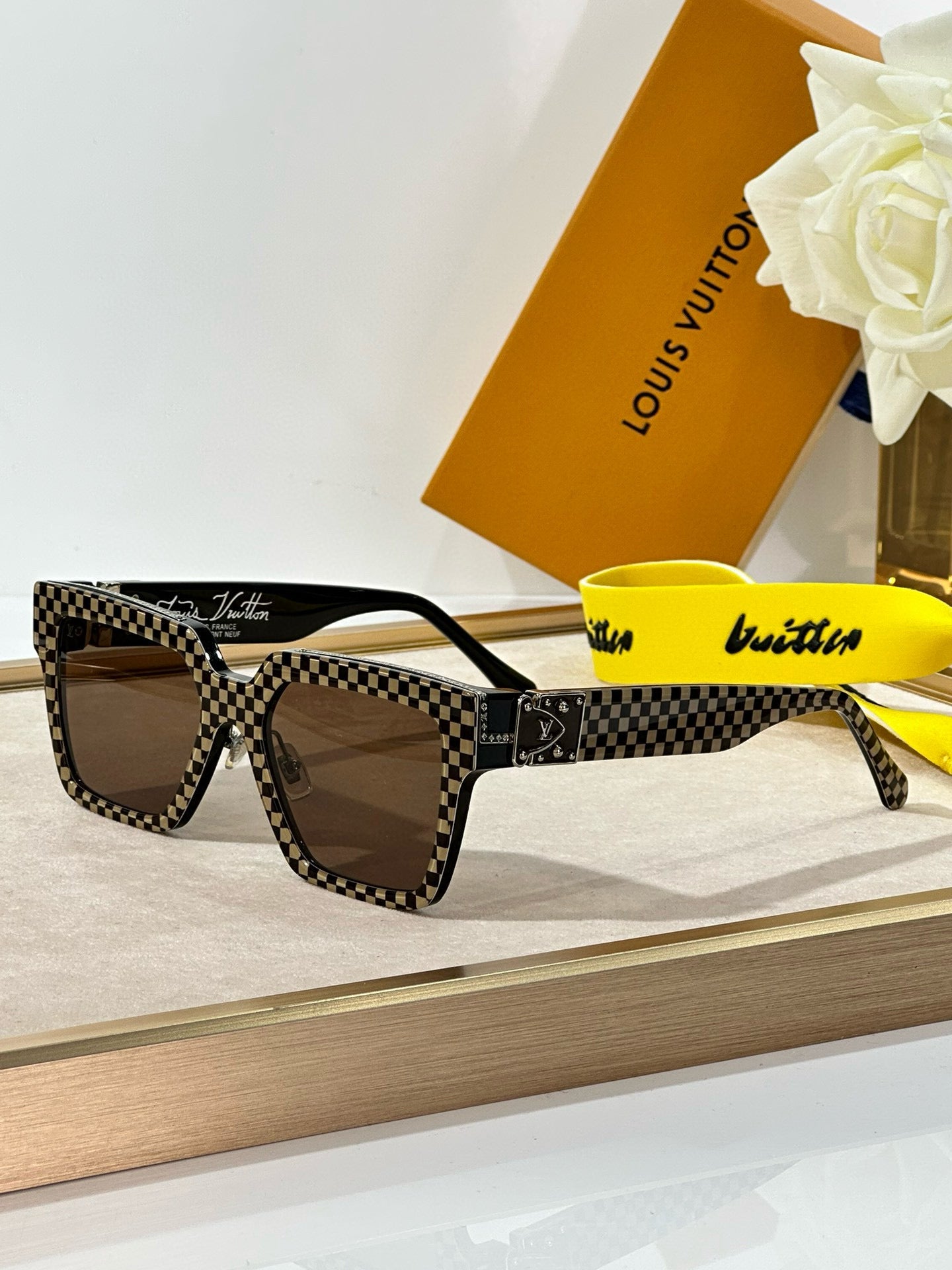 LU  Sunglasses