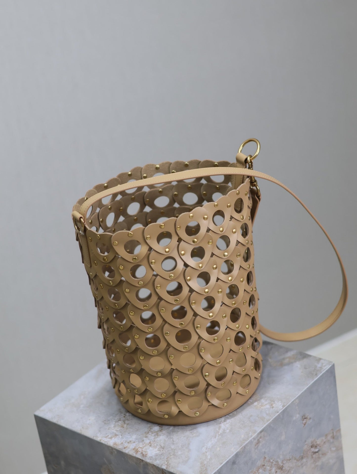 Y L  Bucket Bag