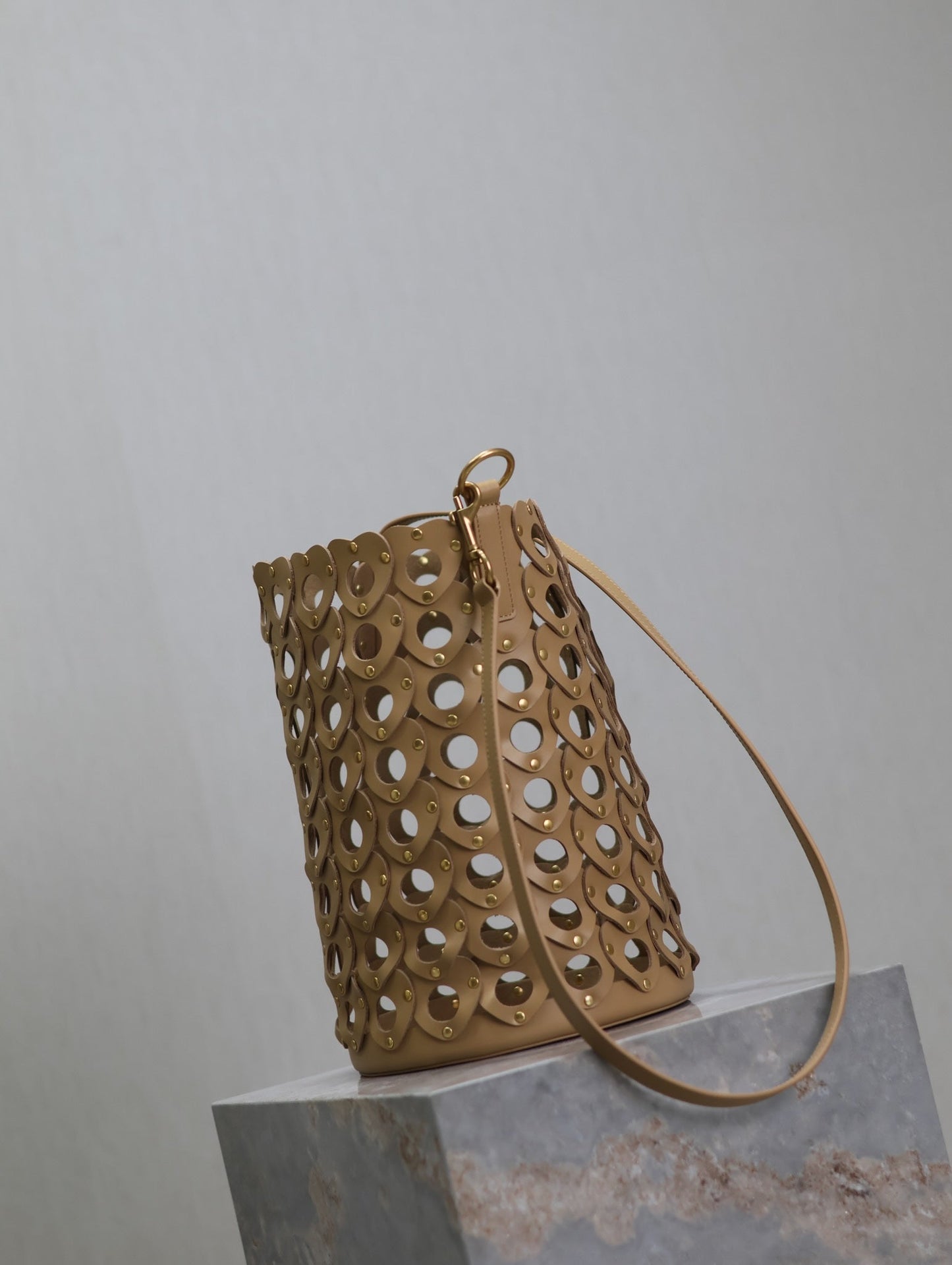 Y L  Bucket Bag