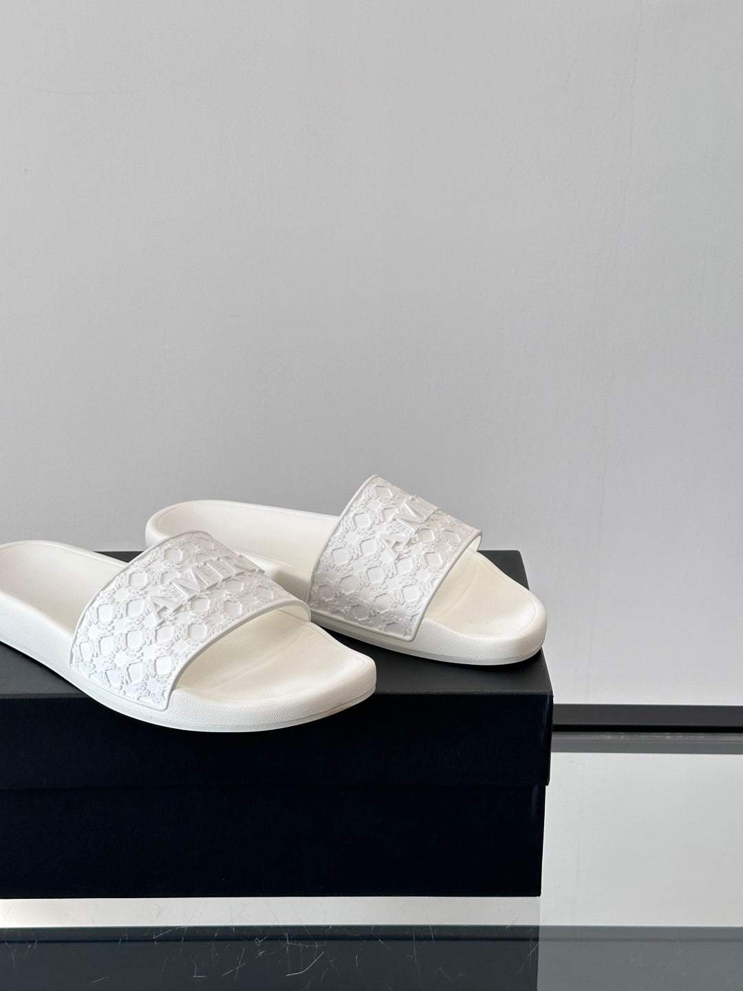 AMR Slippers 3 Color's   Man