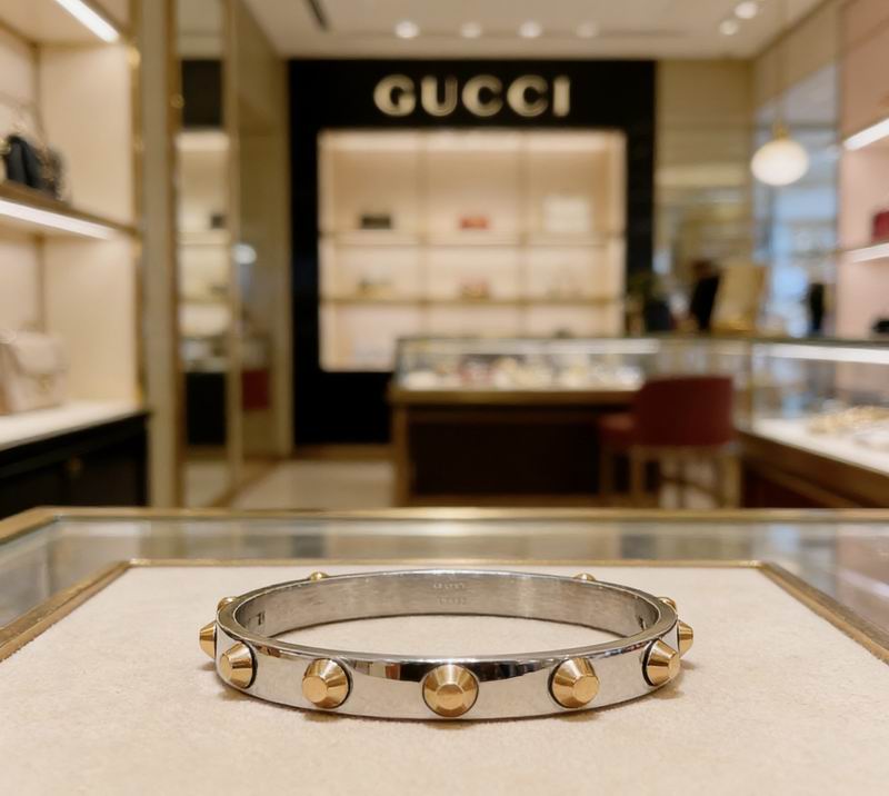 GU  bracelet
