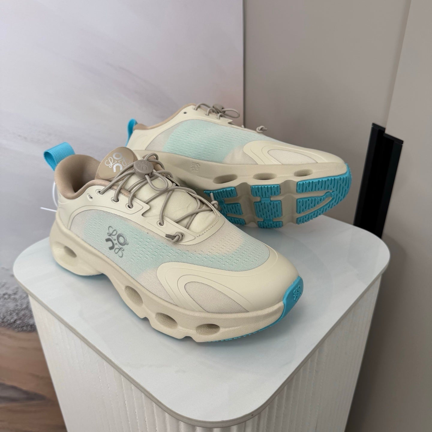 LOEV Sneakers