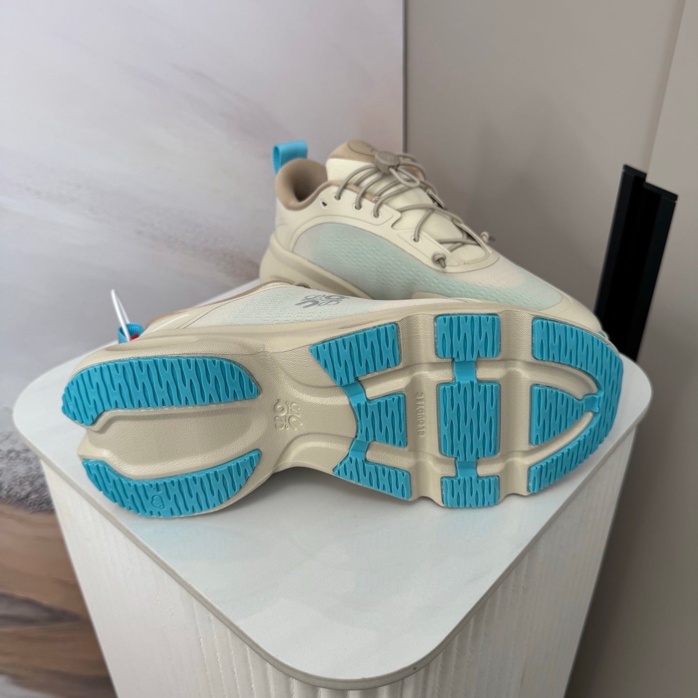 LOEV Sneakers