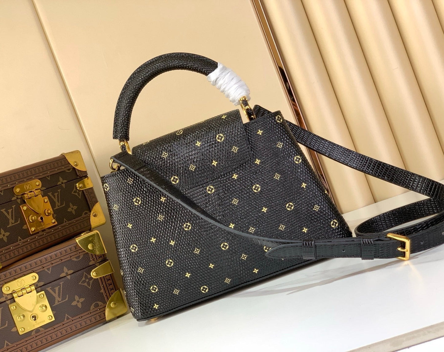 LU C ap ucines bag 27 cm