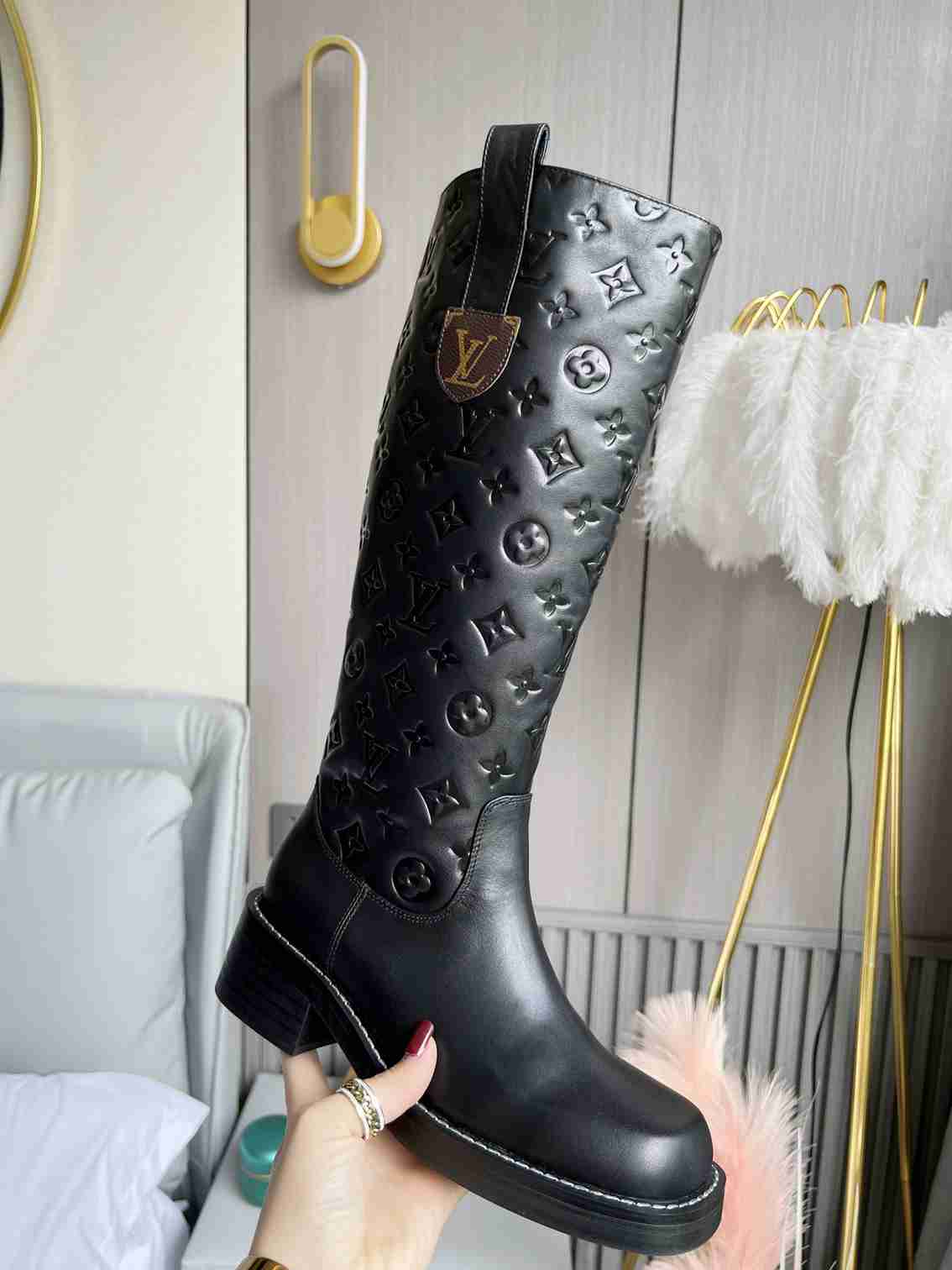 LU Flat Boots Black