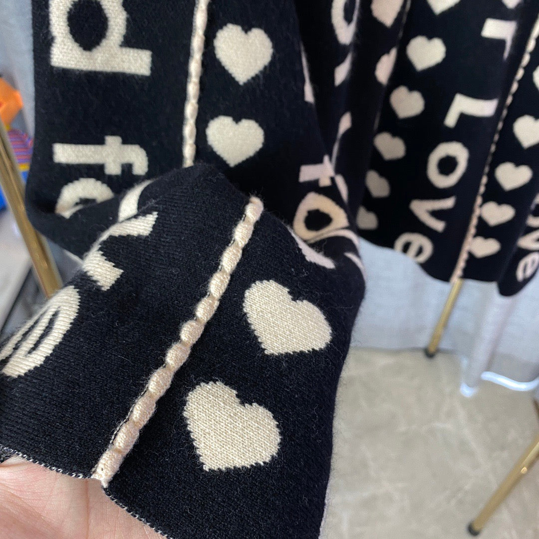 GU woman Sweater Jacket