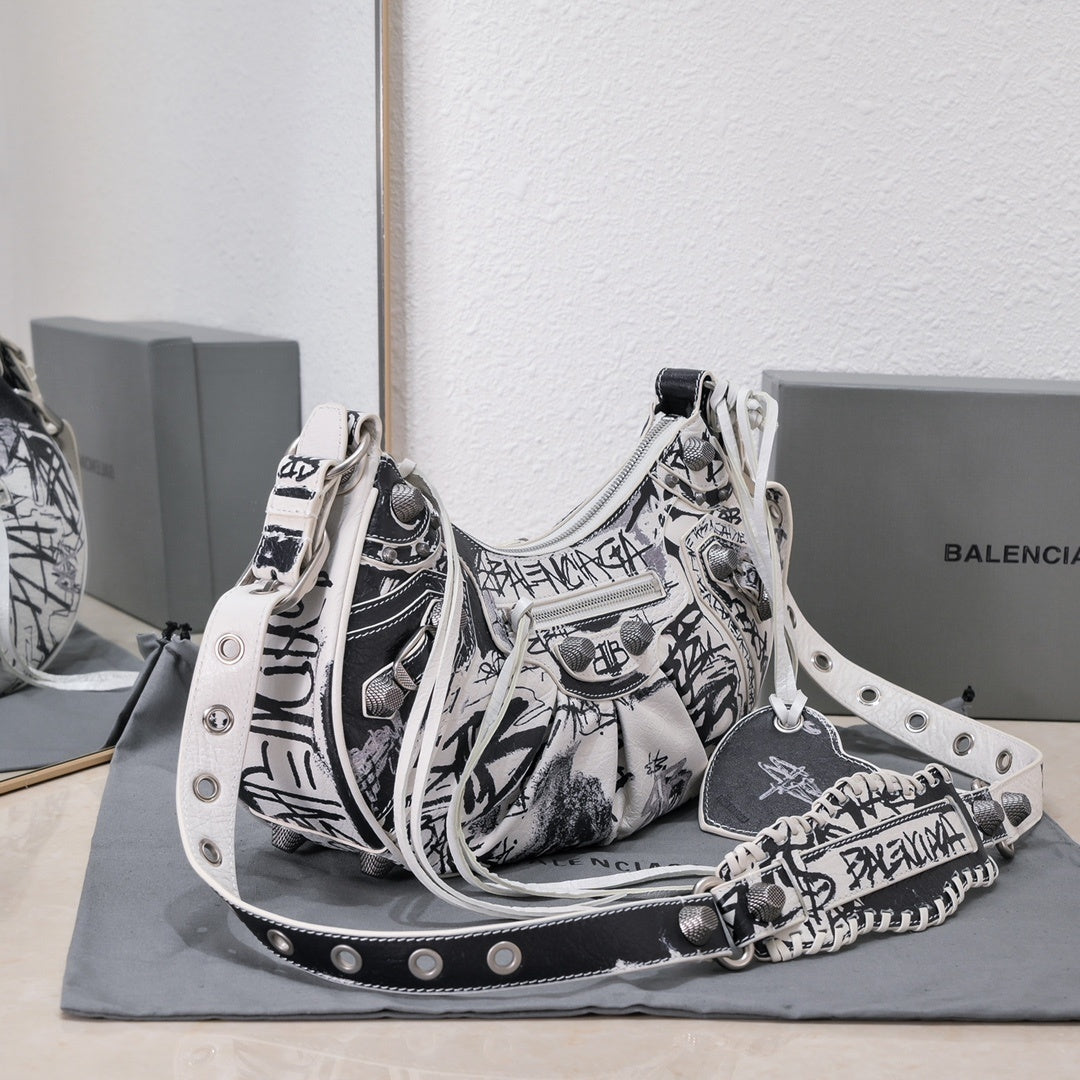 SNBAL graffiti bag  33 cm