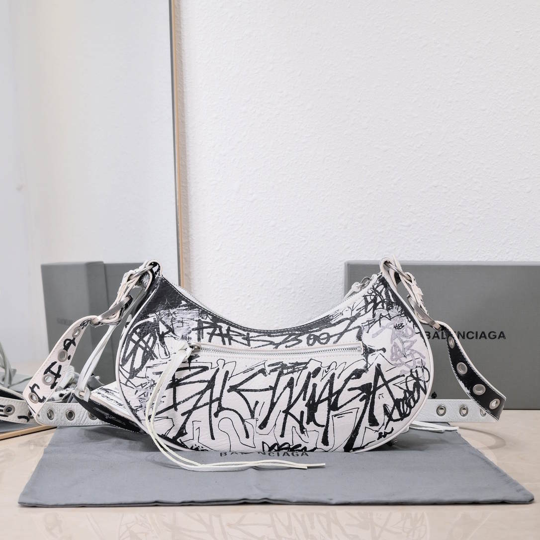 SNBAL graffiti bag  33 cm