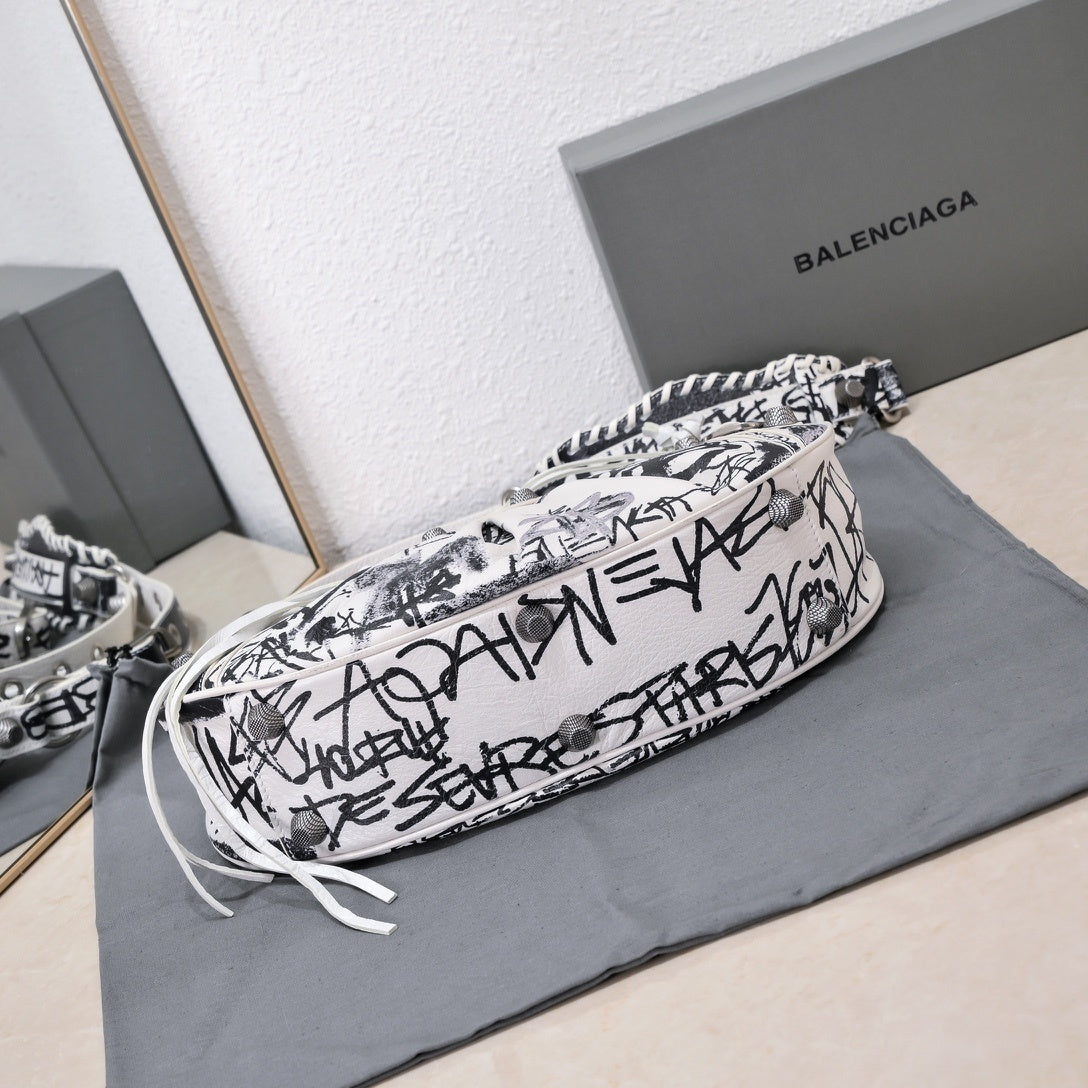 SNBAL graffiti bag  33 cm