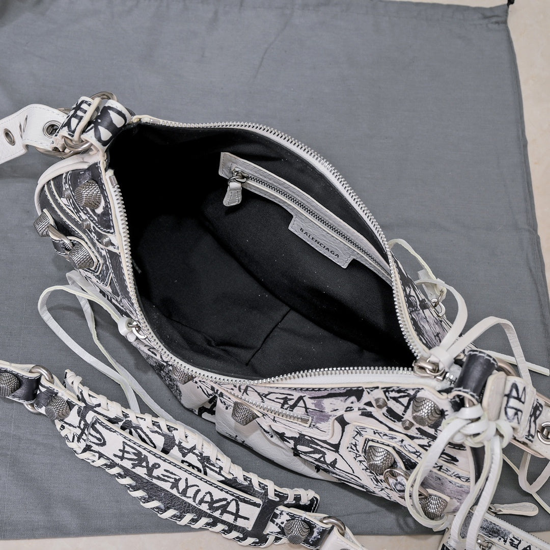 SNBAL graffiti bag  26 cm 2 Color's