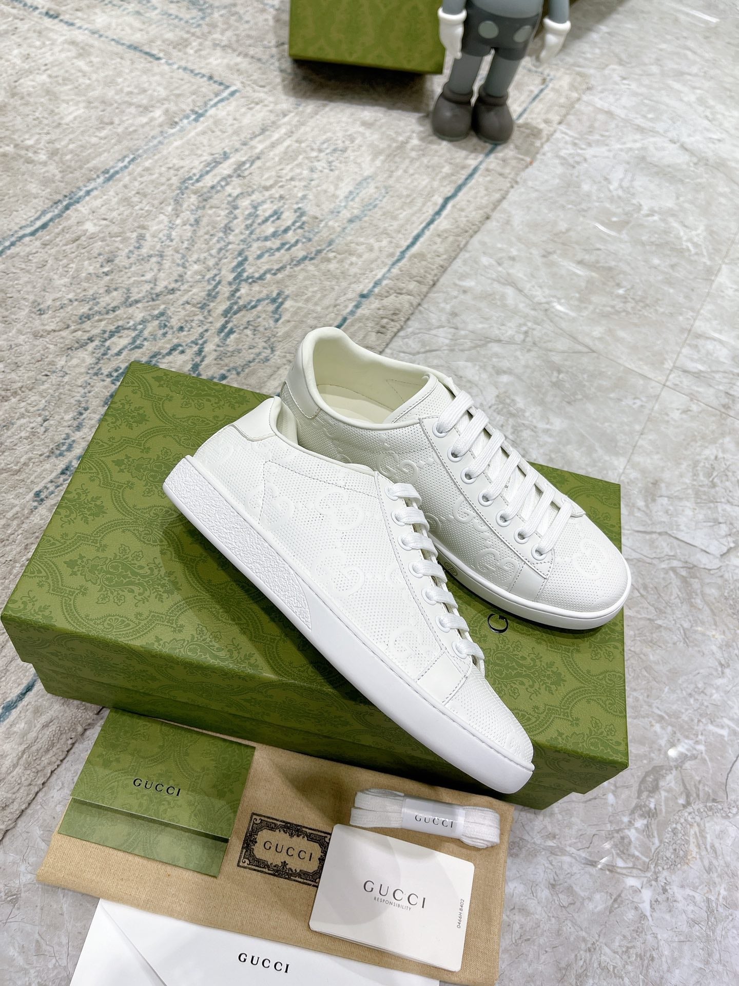 GU White  Sneakers  46