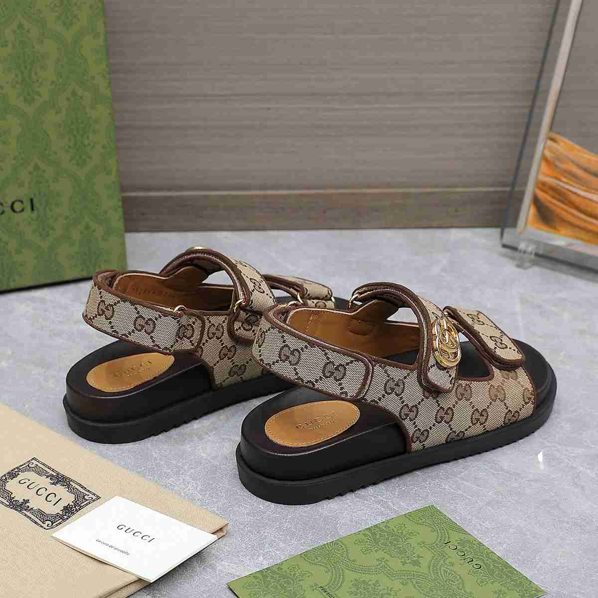 GU Slippers Sandals