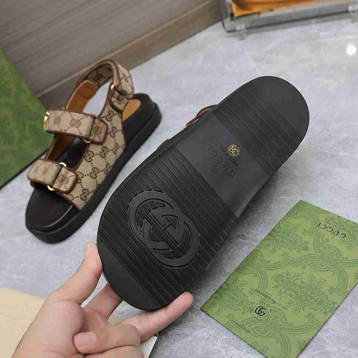 GU Slippers Sandals