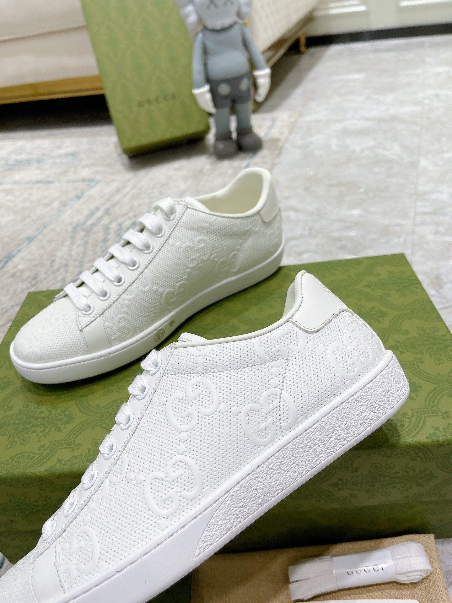 GU White  Sneakers  46